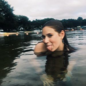 Meet your Posher, Olivia